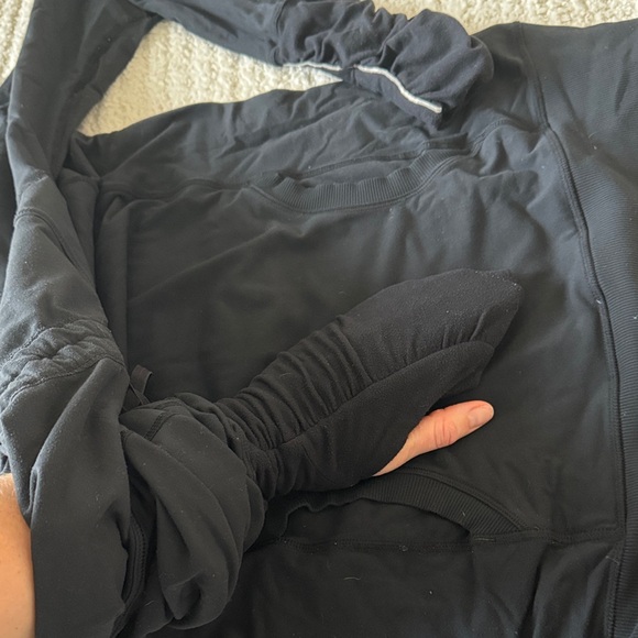 Lululemon women’s running pullover - 6 - Picture 5 of 9